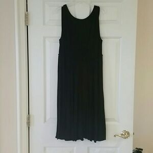 STUDIO M BLACK FLOWY DRESS SIZE M!.